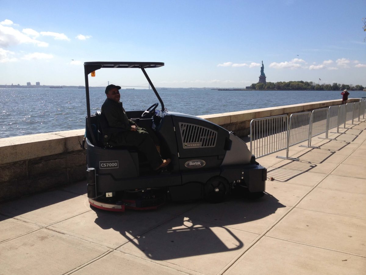 Advance CS7000 Sweeper/Scrubber - Image 6