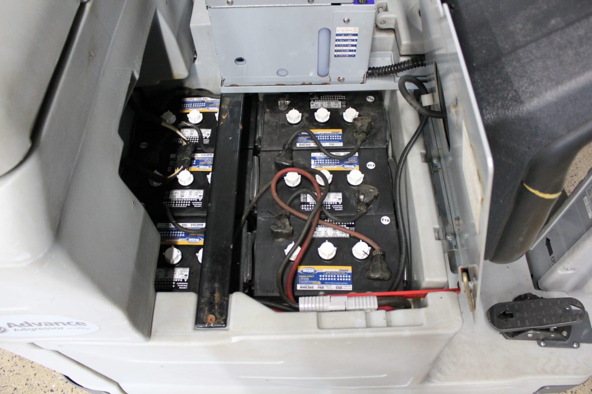 Advance Adgressor 3220C Scrubber - Image 4