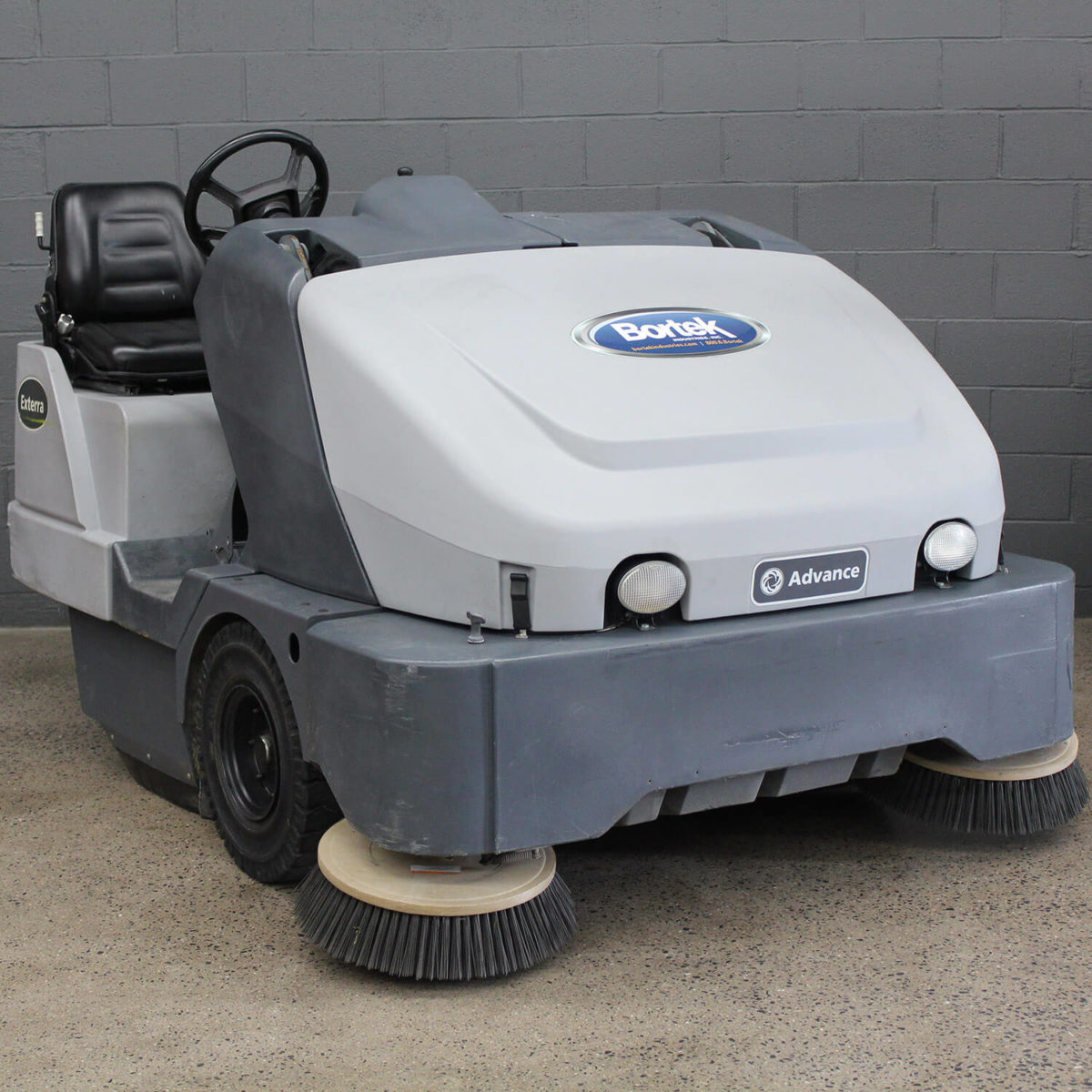 Reconditioned Advance Exterra Sweeper 5340G Angled