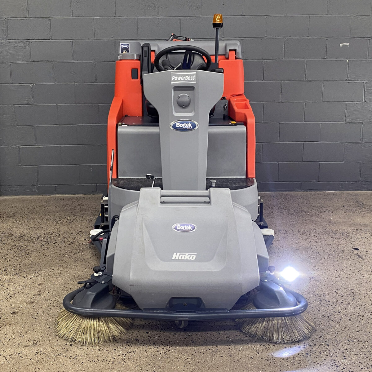 PowerBoss Scrubmaster B260 R - Front