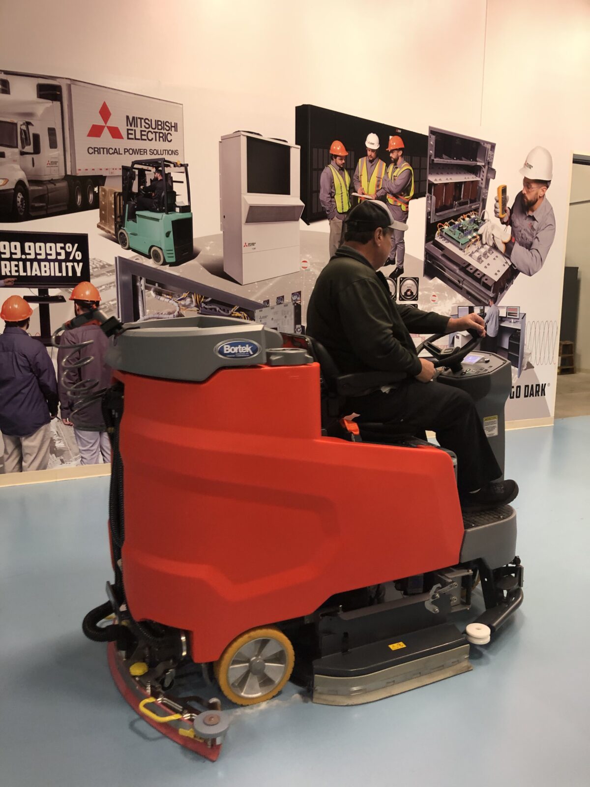 PowerBoss Scrubmaster B260 R Scrubber - Image 2