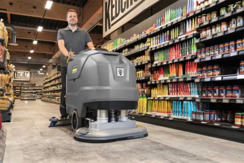 Kärcher floor scrubber cleaning a grocery store aisle