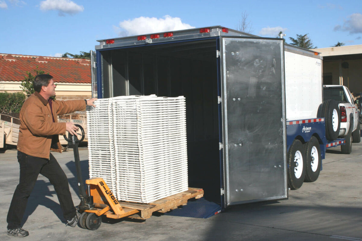 Air-Tow E-14 Enclosed Trailer - Image 2