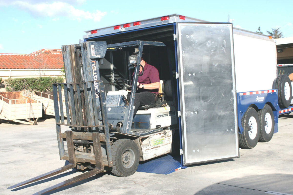 Air-Tow E-16 Enclosed Trailer - Image 2