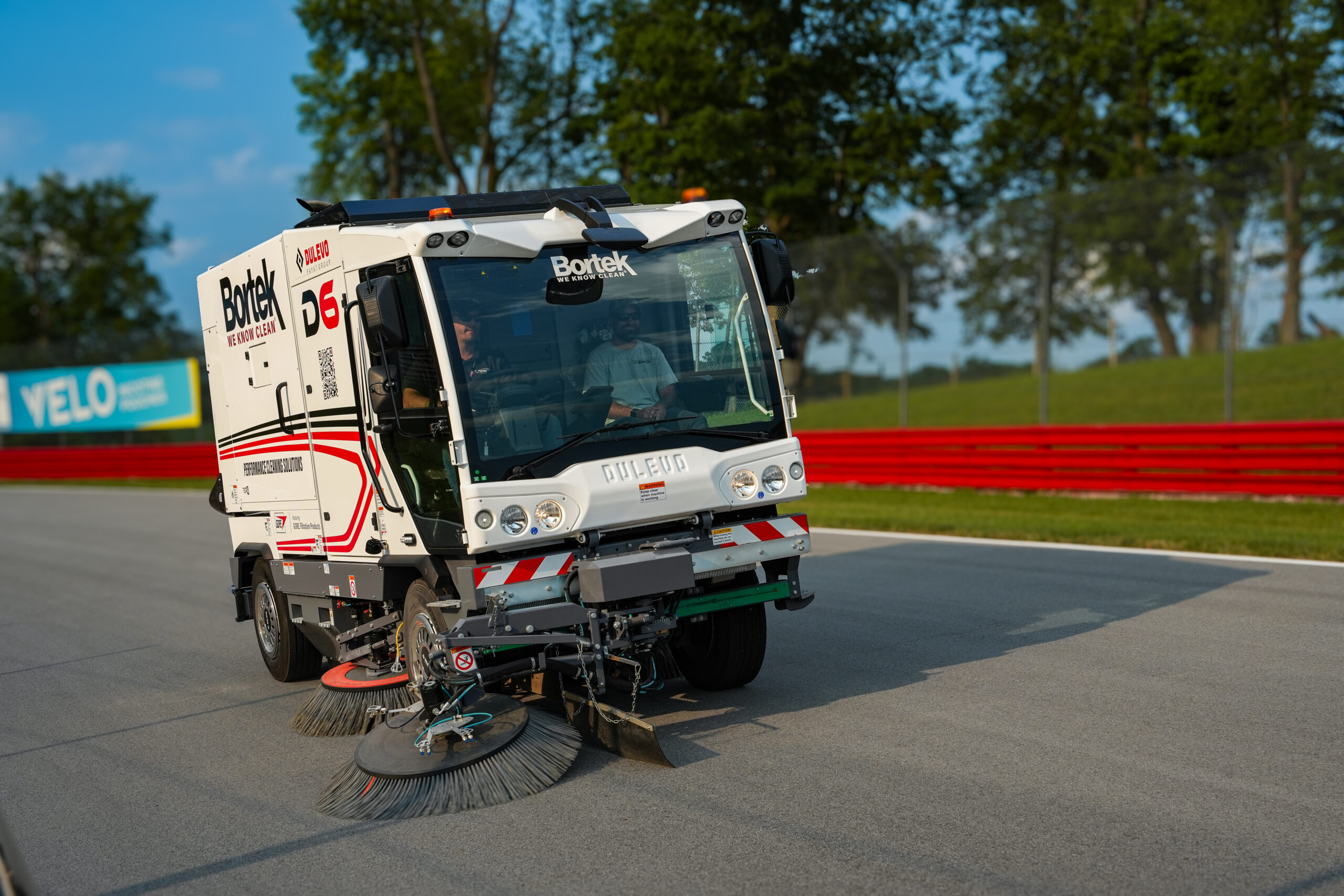 Dulevo D6 heavy-duty outdoor street sweeper