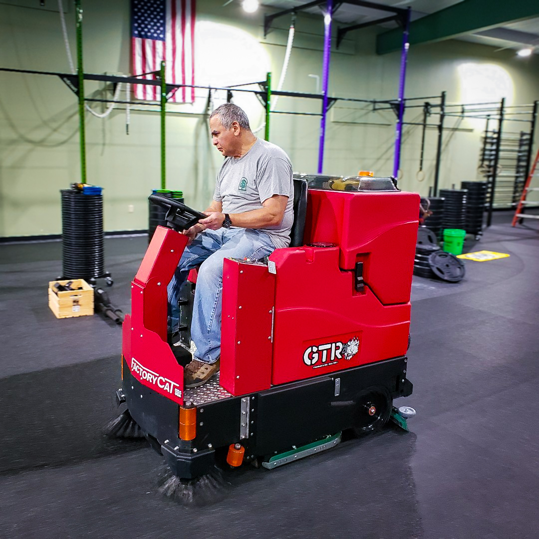 Ride On Floor Scrubber Cleaning Rubber Gym Floors