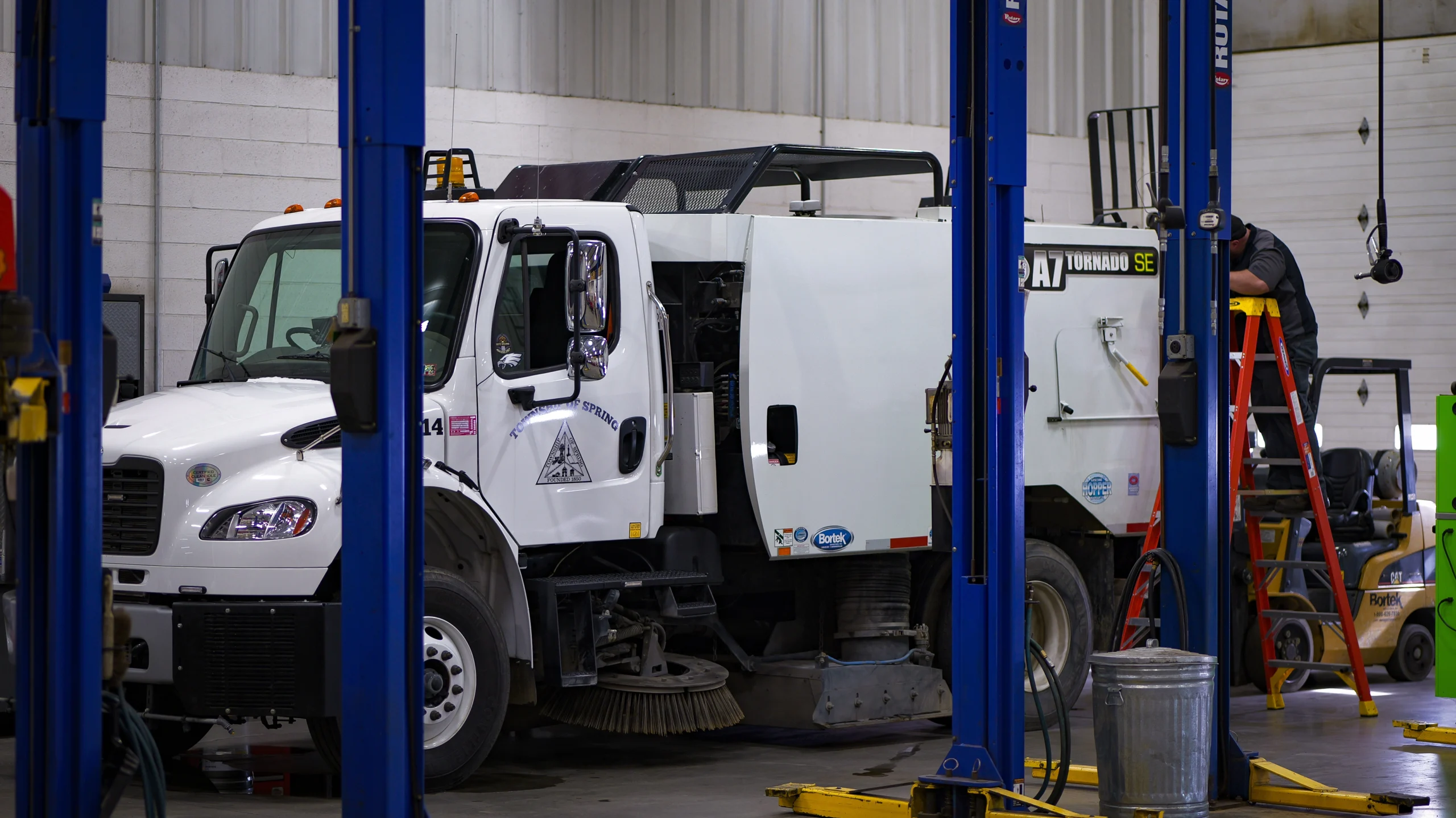 Street sweeper service by Bortek